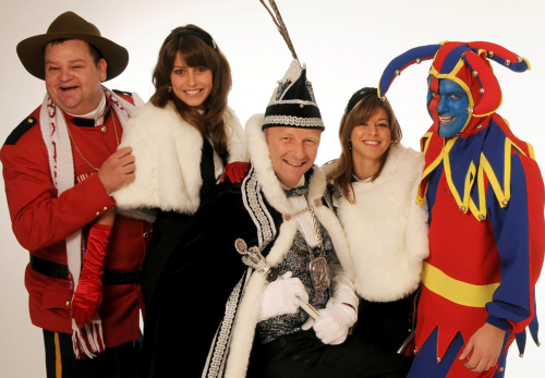 Carnaval leeft in Rijsbergen voor rijk en arm, dik en dun ‘Ut zit tussen oe ooren’ in ‘t Aopelaand
