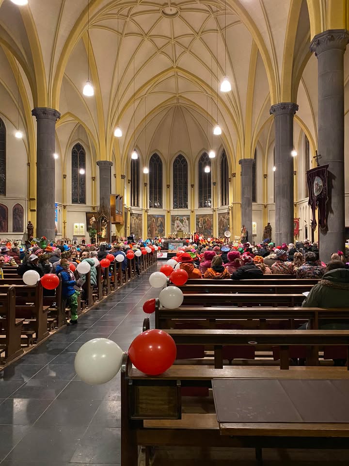 Zometeen start de carnavalsviering in de St. Bavokerk. Een bijzonder moment van samenko…