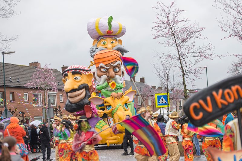 Een carnavalswagen in Rijsbergen uit ons eigen archief van 2020
